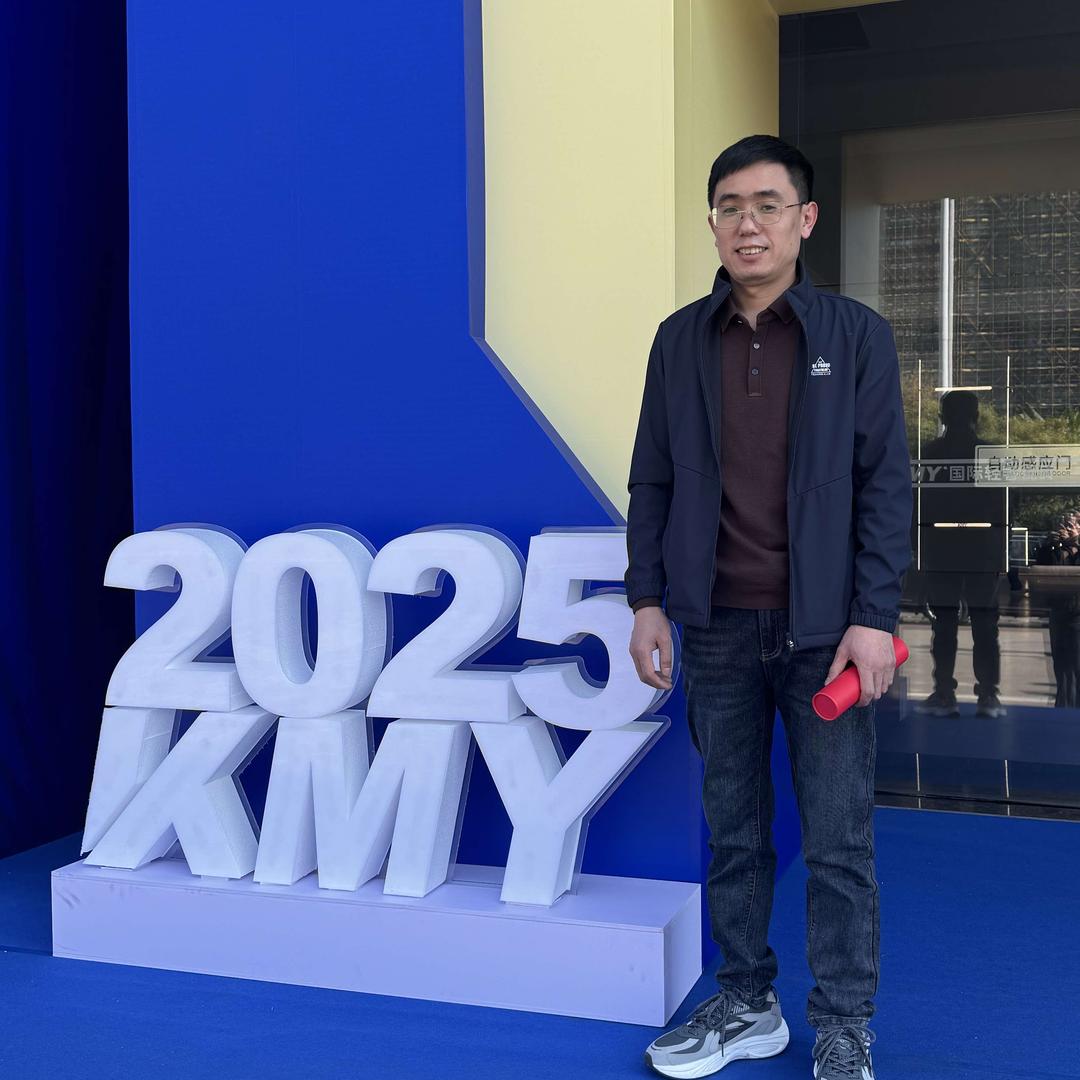 平遥卡米亚瓷砖批发，亿固金钢瓷砖胶俊日