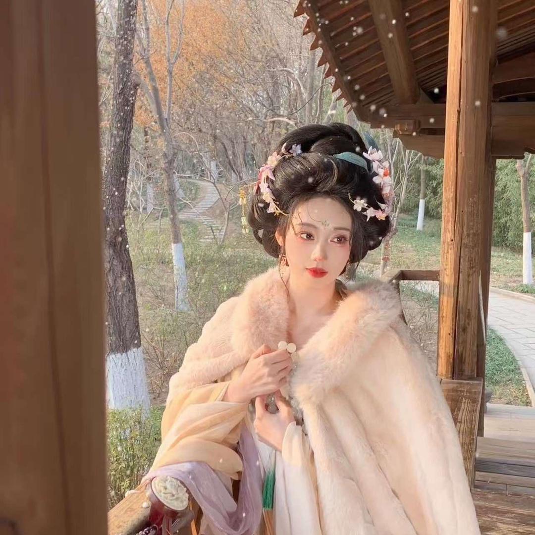 倾城汉服