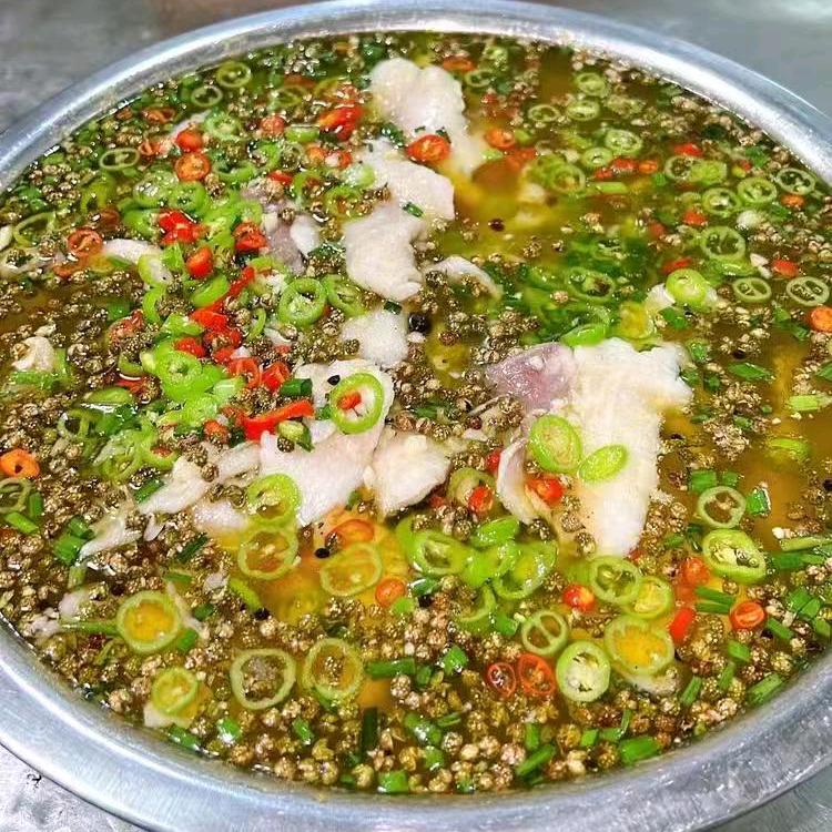 两枚特色青花椒鱼（长寿店）