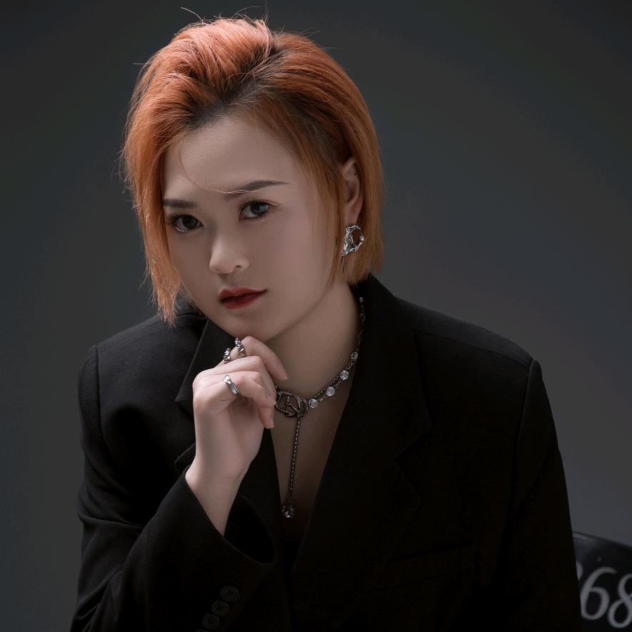 广元艾敏烫发减龄设计