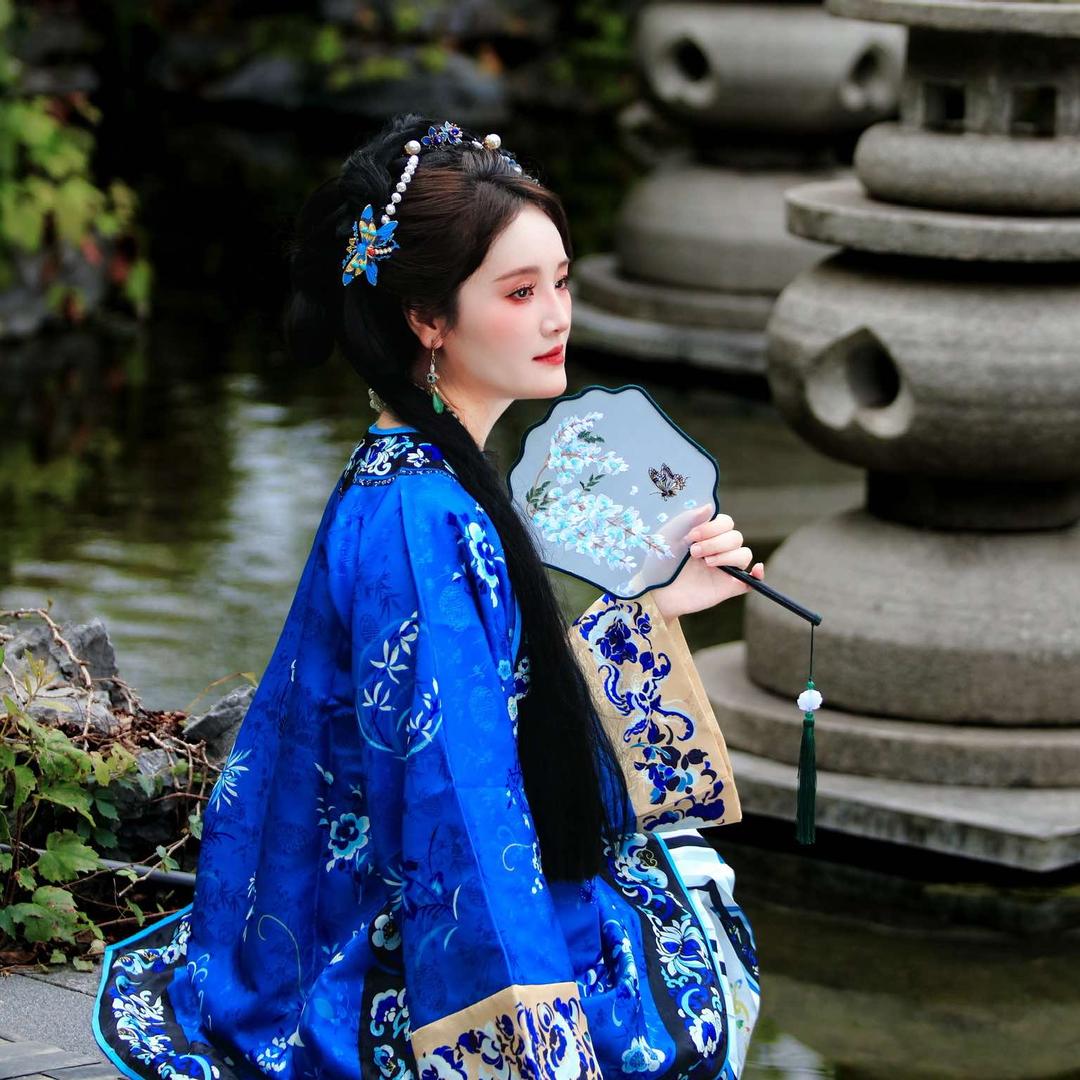 鄱阳羽鸾佩汉服体验馆