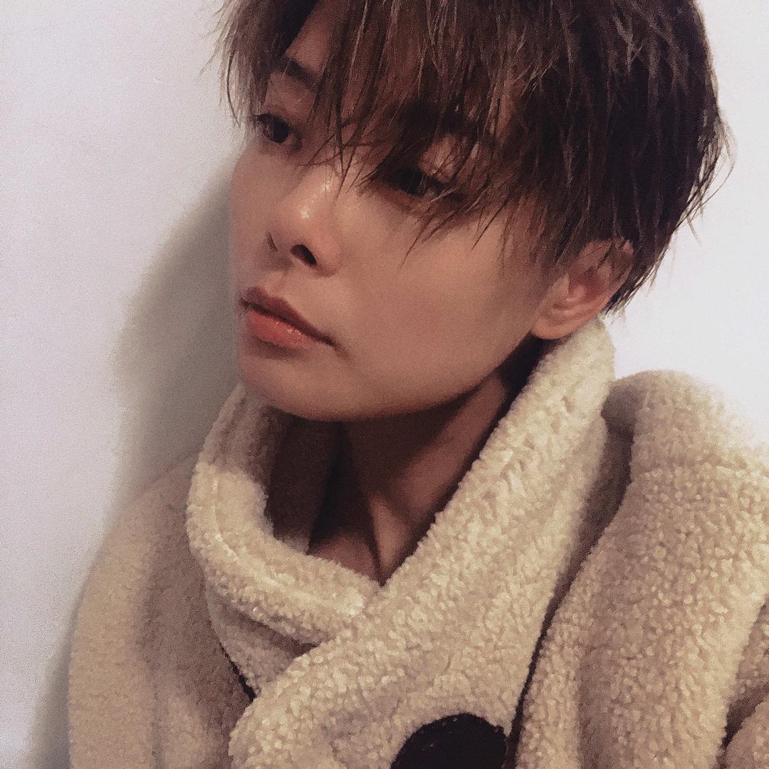 挫美甲的嘻哥