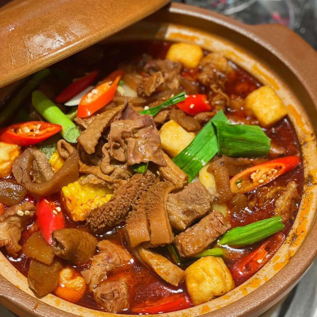 阿信碳炉牛杂煲