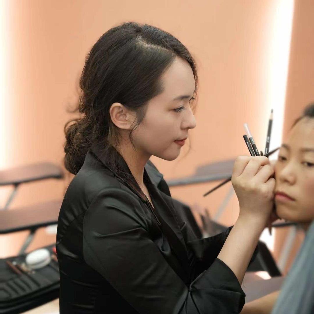 发丝源美学专业眉形设计师