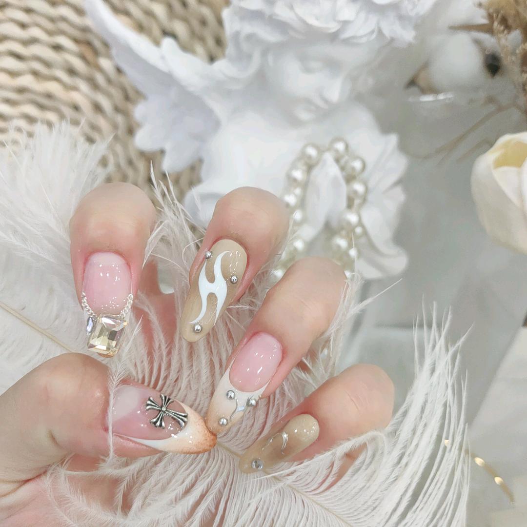 武冈八月美甲美睫官方号