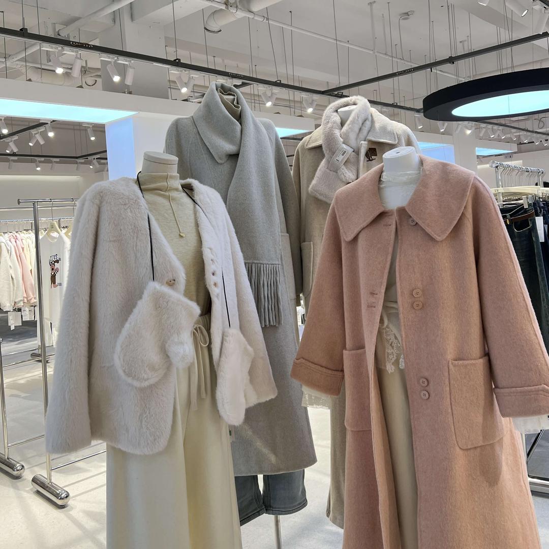 女哥设计师仓储店