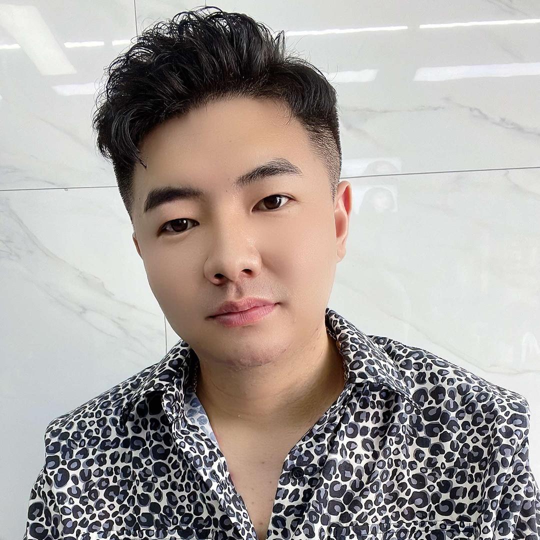发觉造型   总监    杨老师