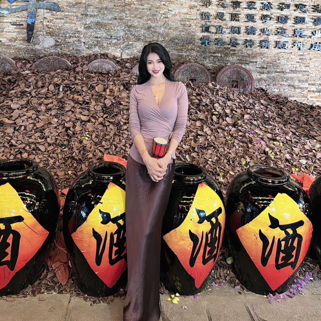 爱丽小屋精品女装旗舰店