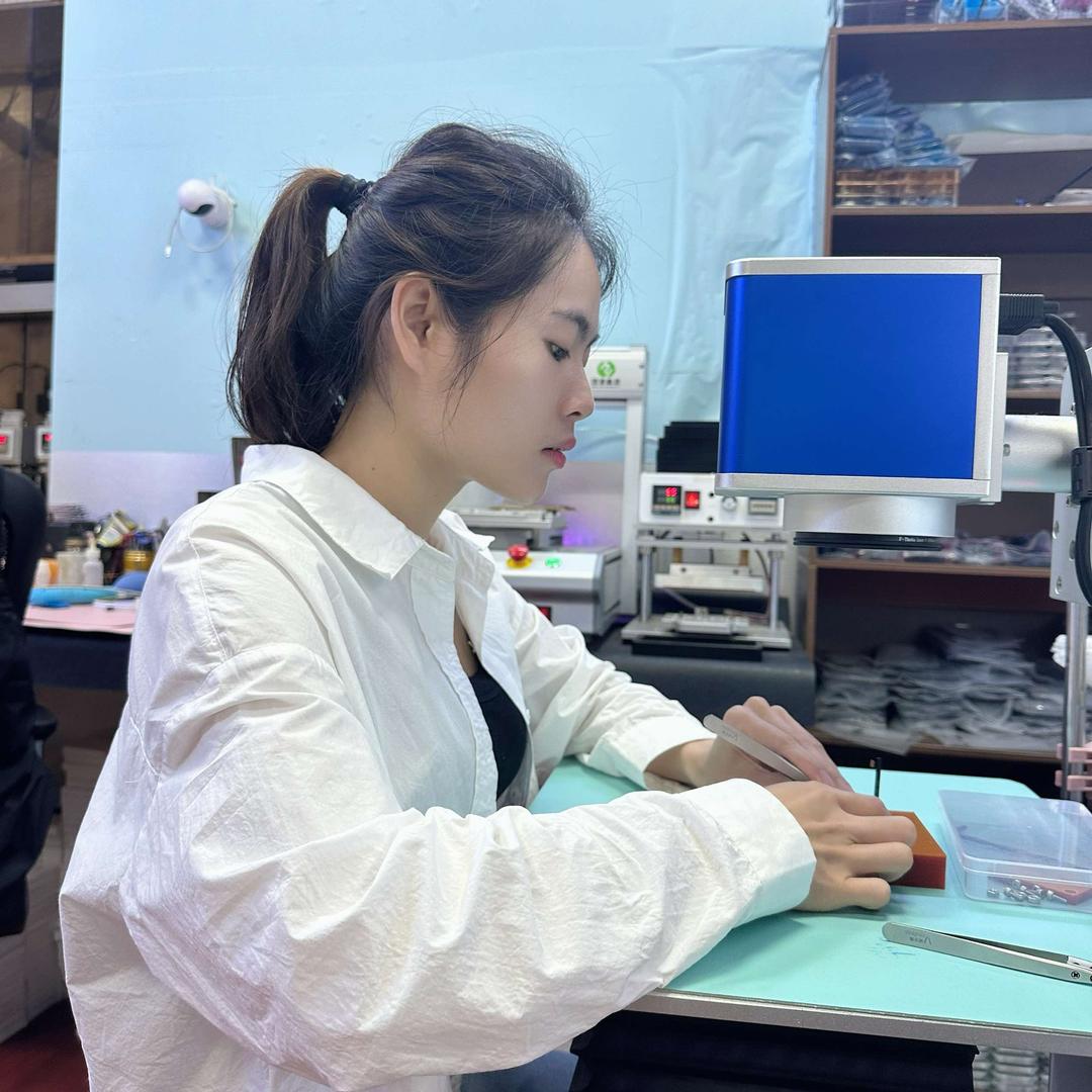 鸿漾科技 小玲 (南宁店)