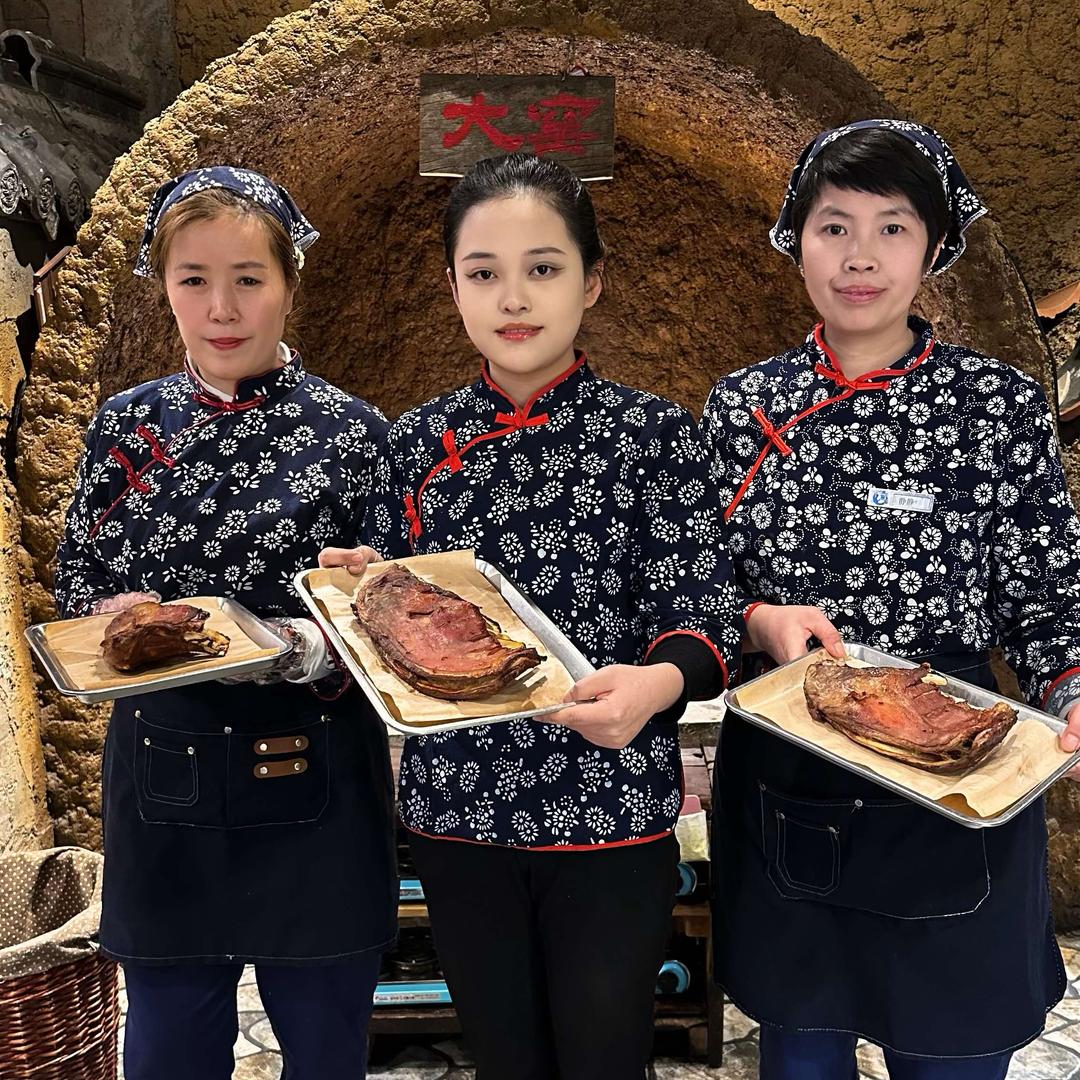 破瓦寒窑地摊烤羊排