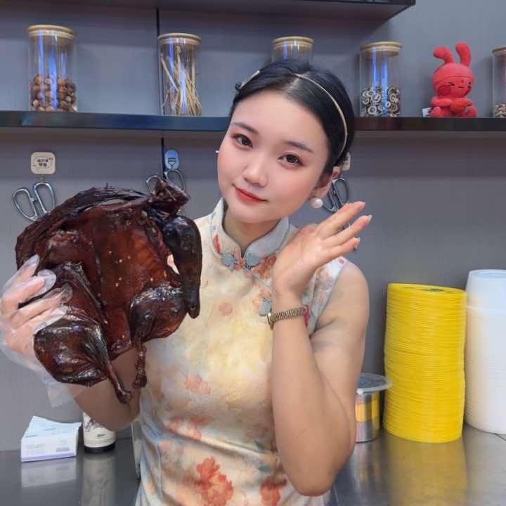 犟鸭头霞儿吖