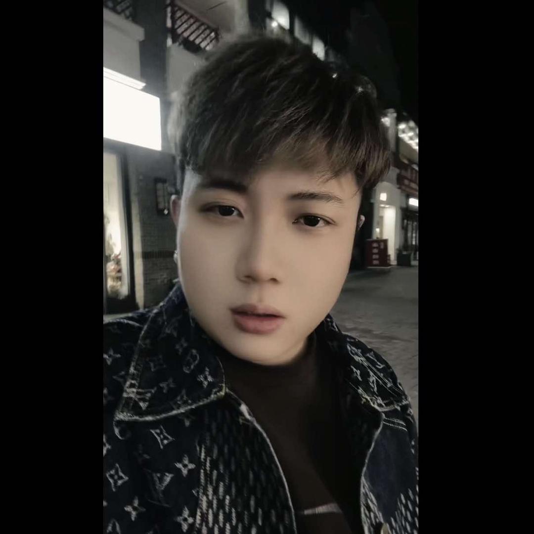 金山万达黑眼圈发型