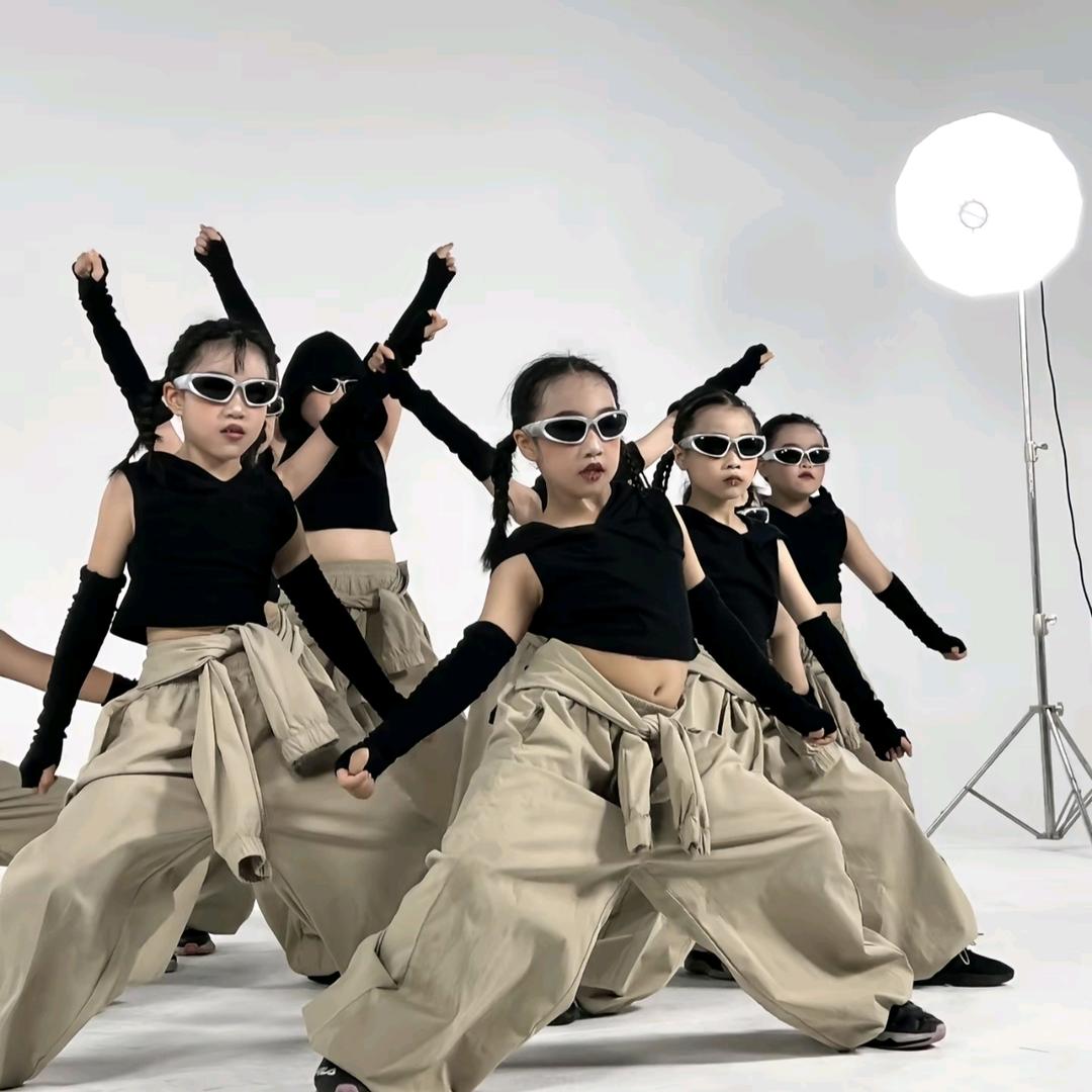 舞极舞蹈（高新万达店）