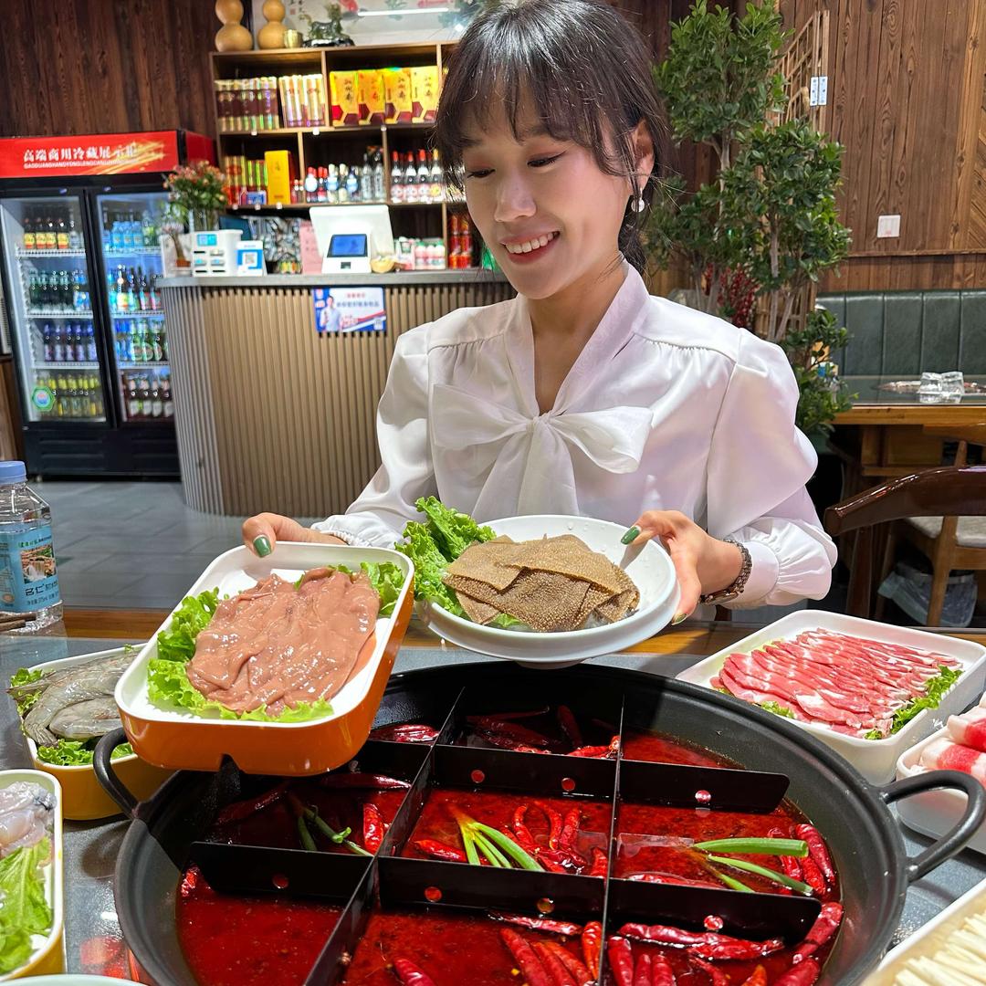 火锅小姐姐