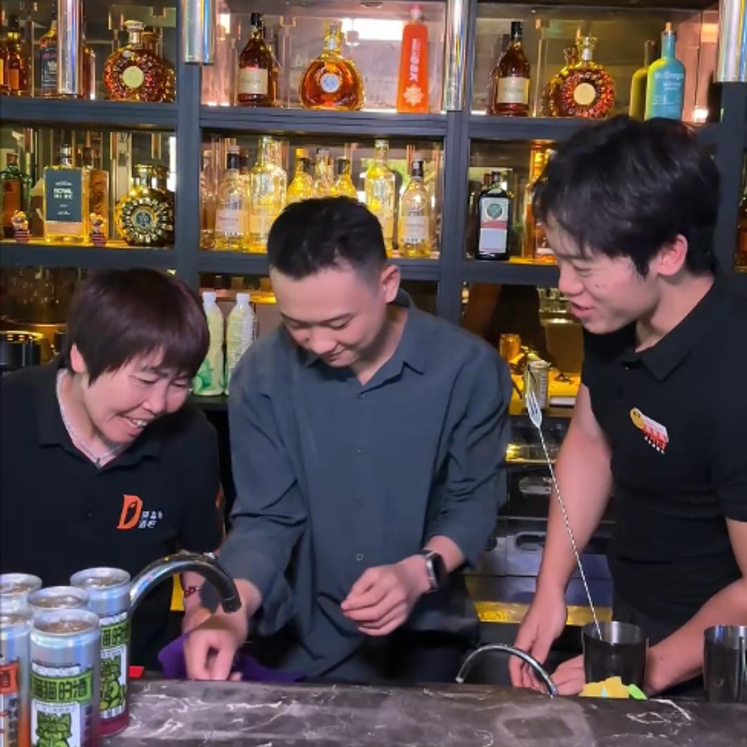 黑森林酒吧关上店