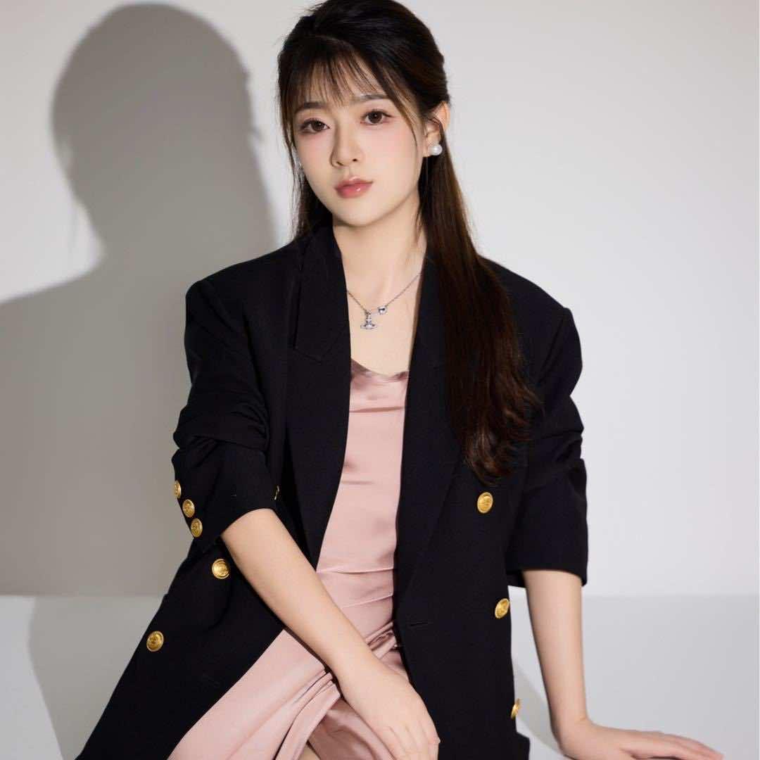 兰陵漫汀婚纱笑笑