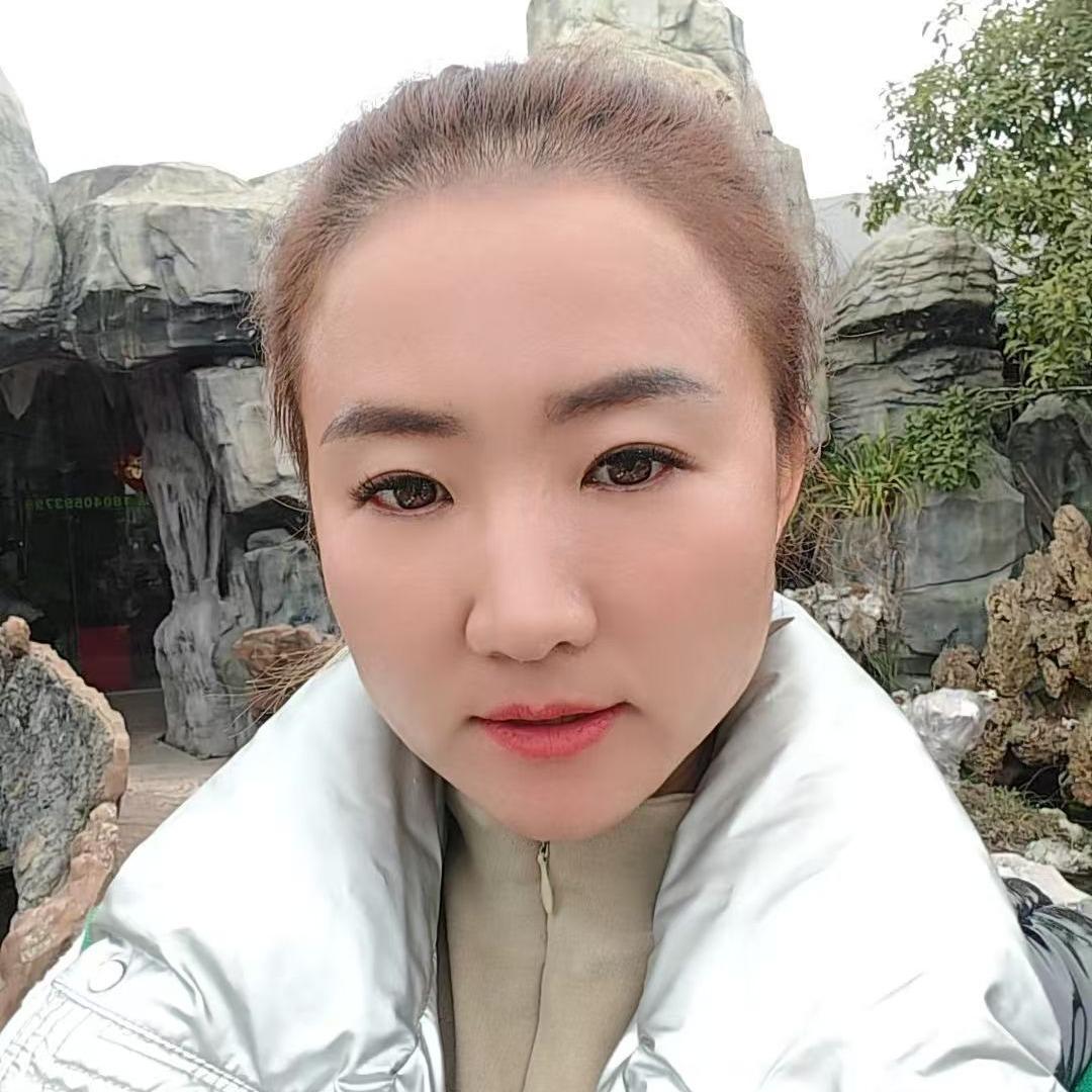 余姗（武汉假山景观石）