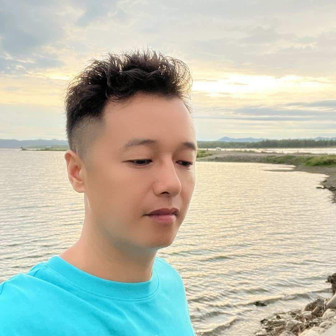 襄阳任伟发型设计