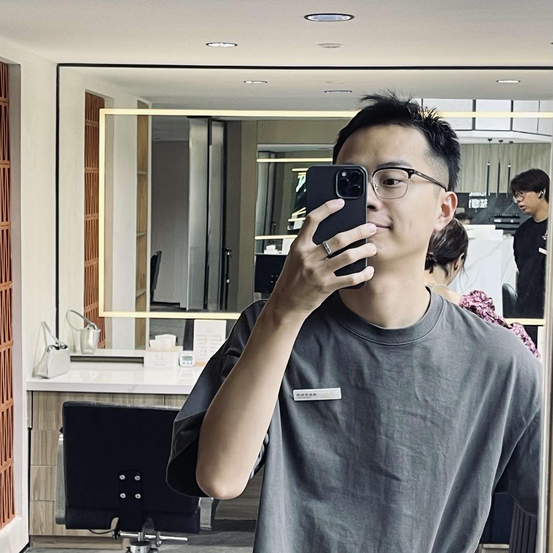 王磊在剪发
