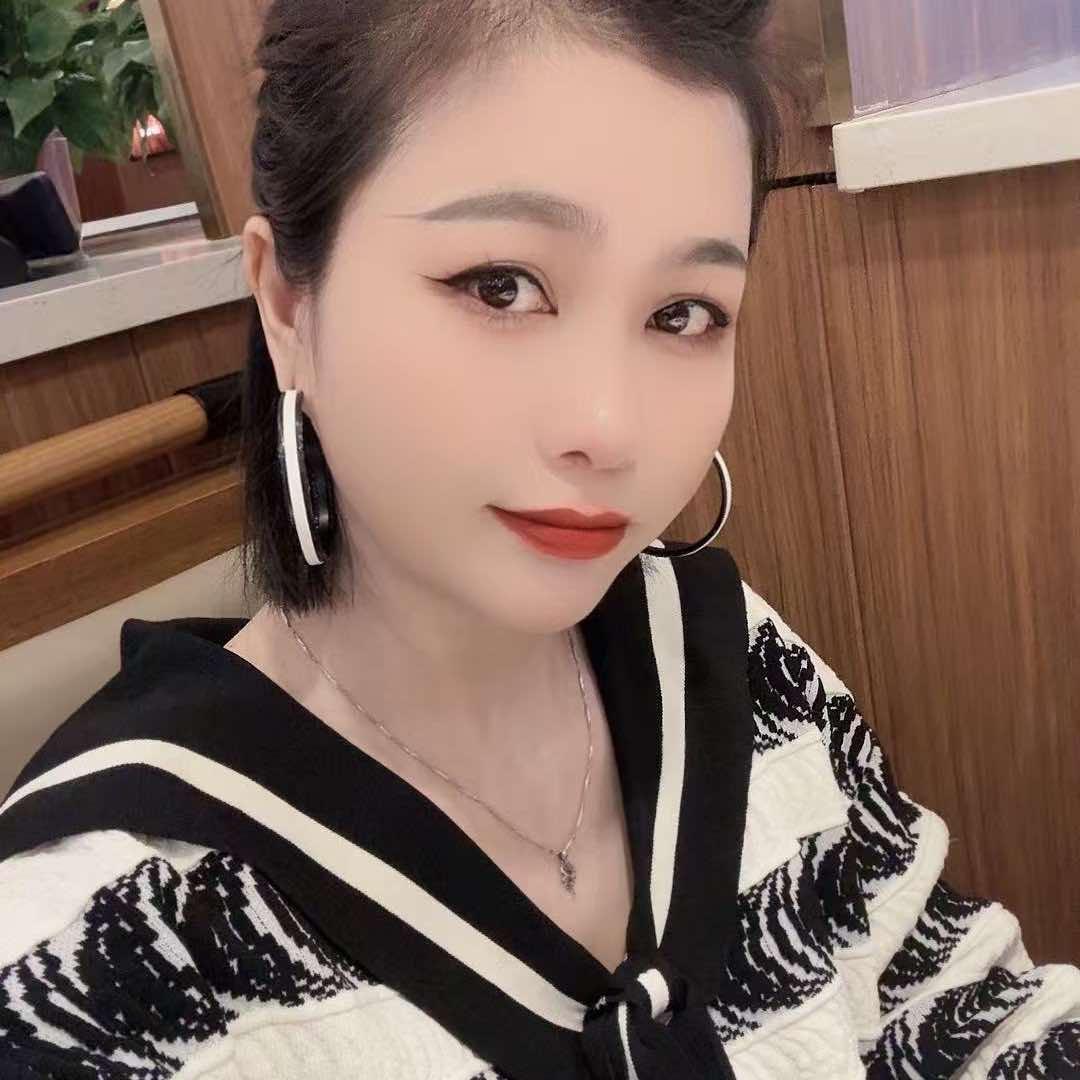 霸蛮烧烤朱朱