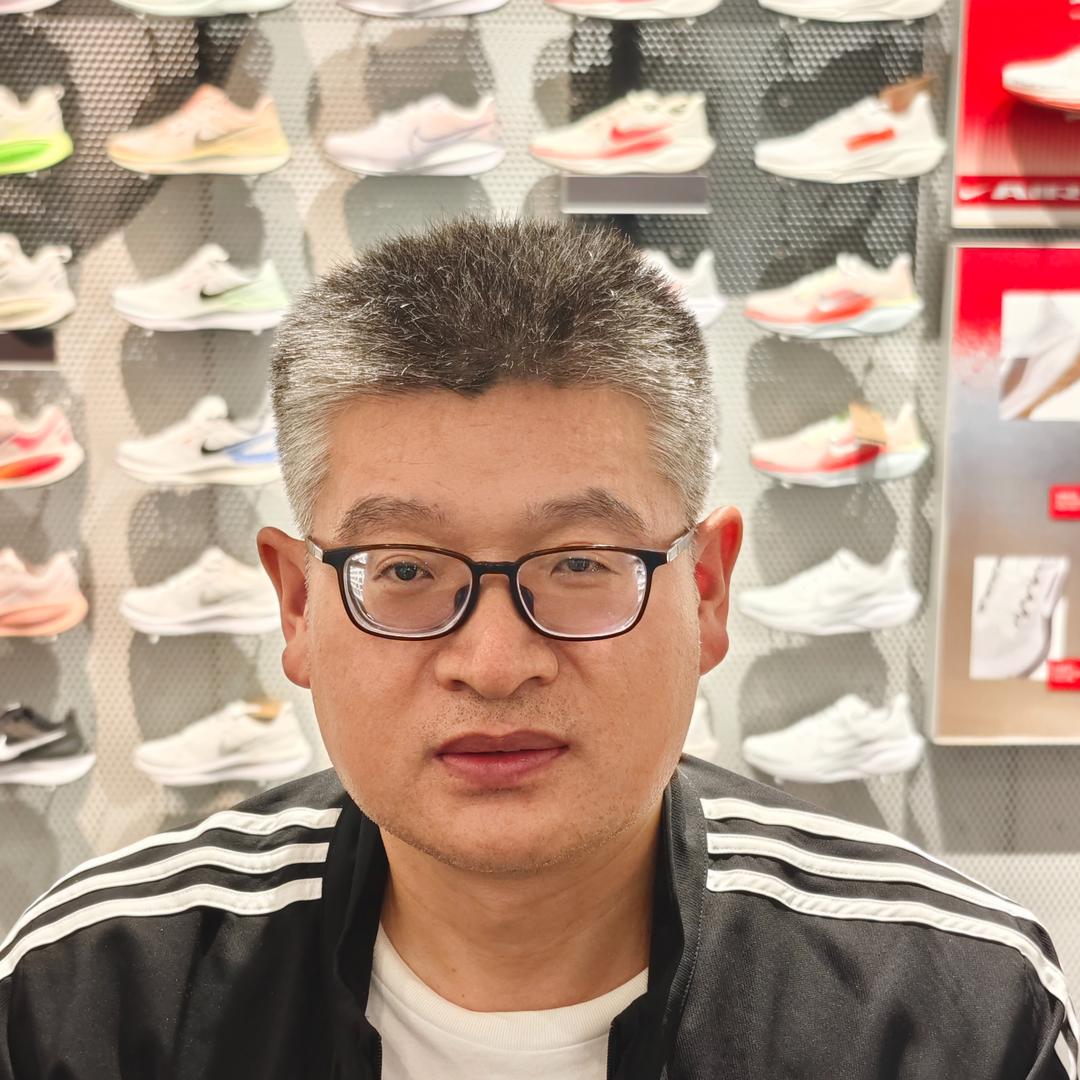 莒南运动鞋服邱哥