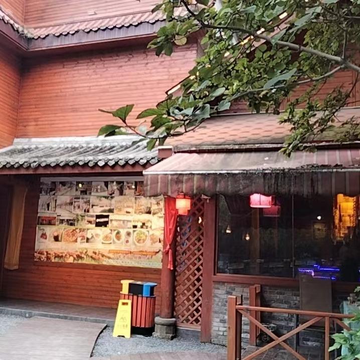 卢记.梅花鹿肉汤锅.牦牛肉火锅馆