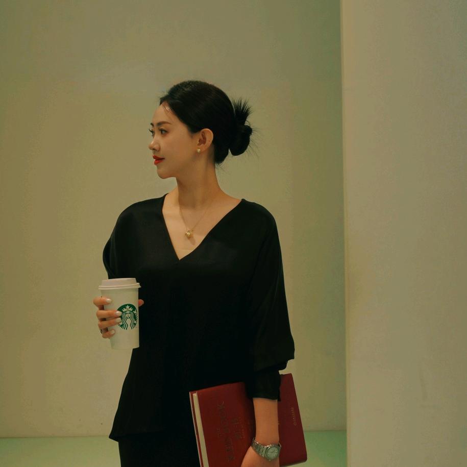 魏欣欣 欧嫚服饰