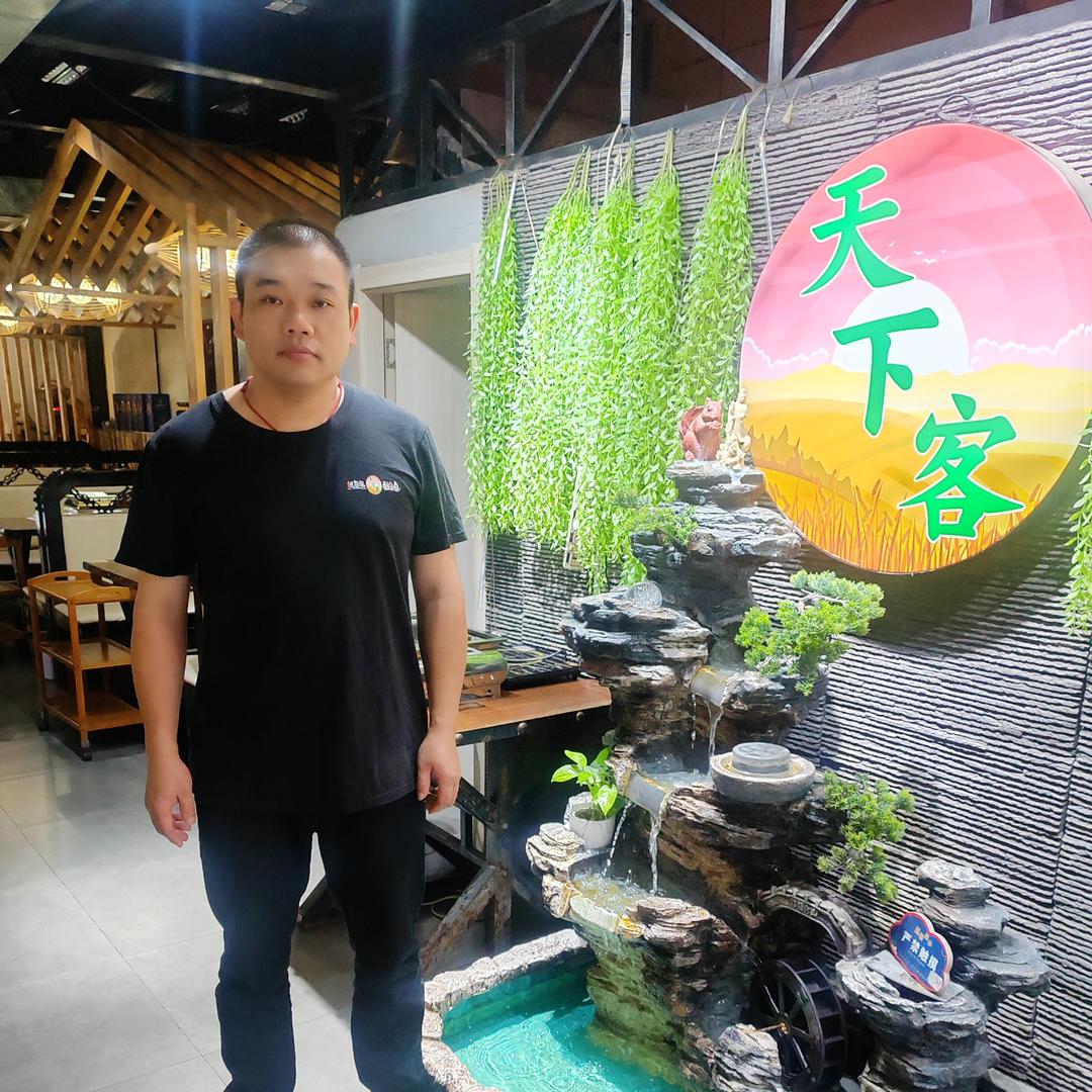 在深圳做纸包鱼的飞哥