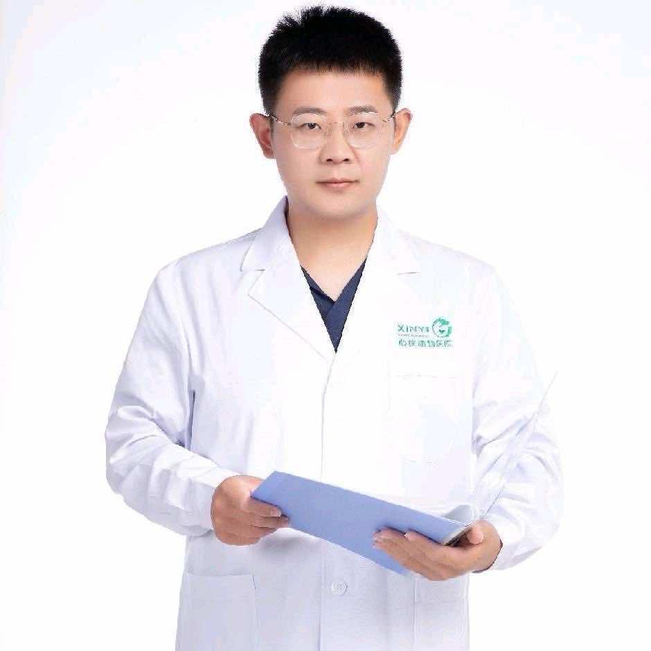心仪动物医院李医生