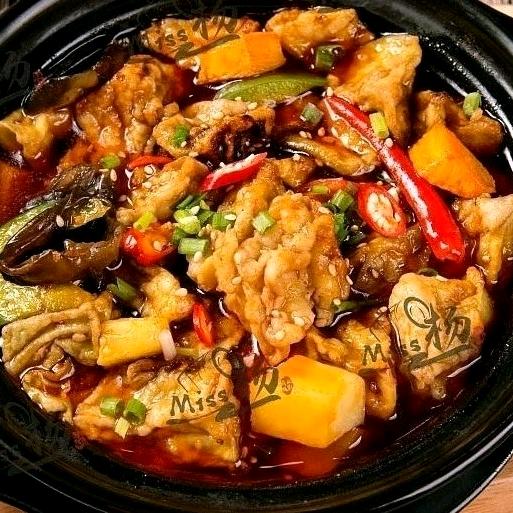 胡记黄焖鸡过桥米线店