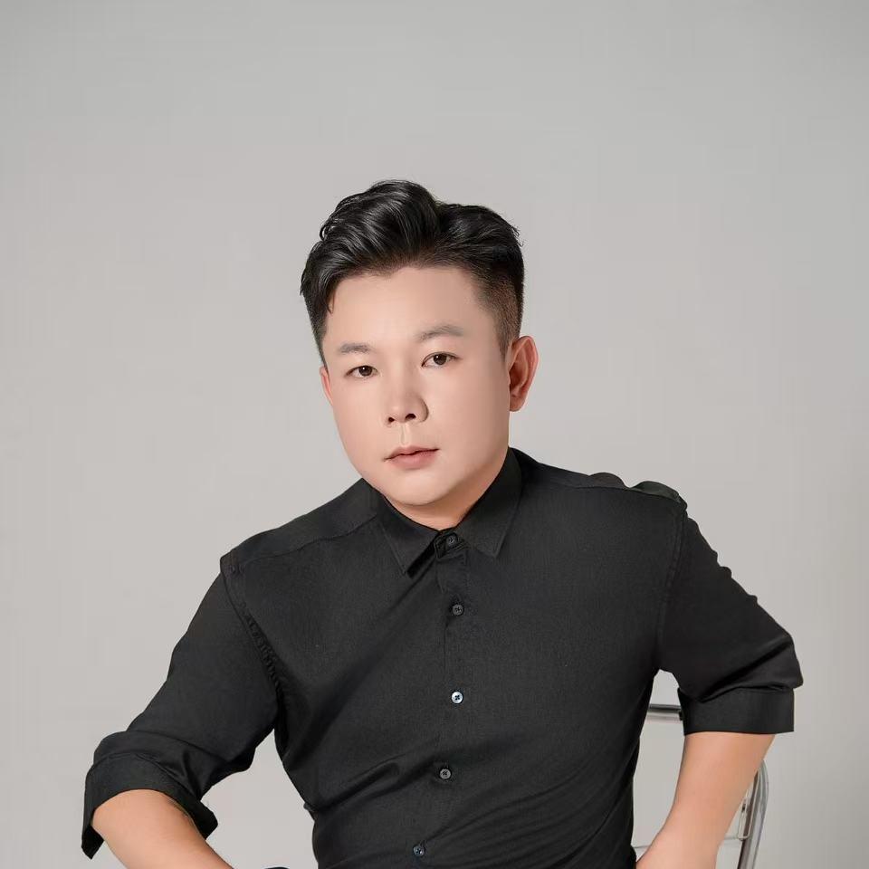 轻术造型华少