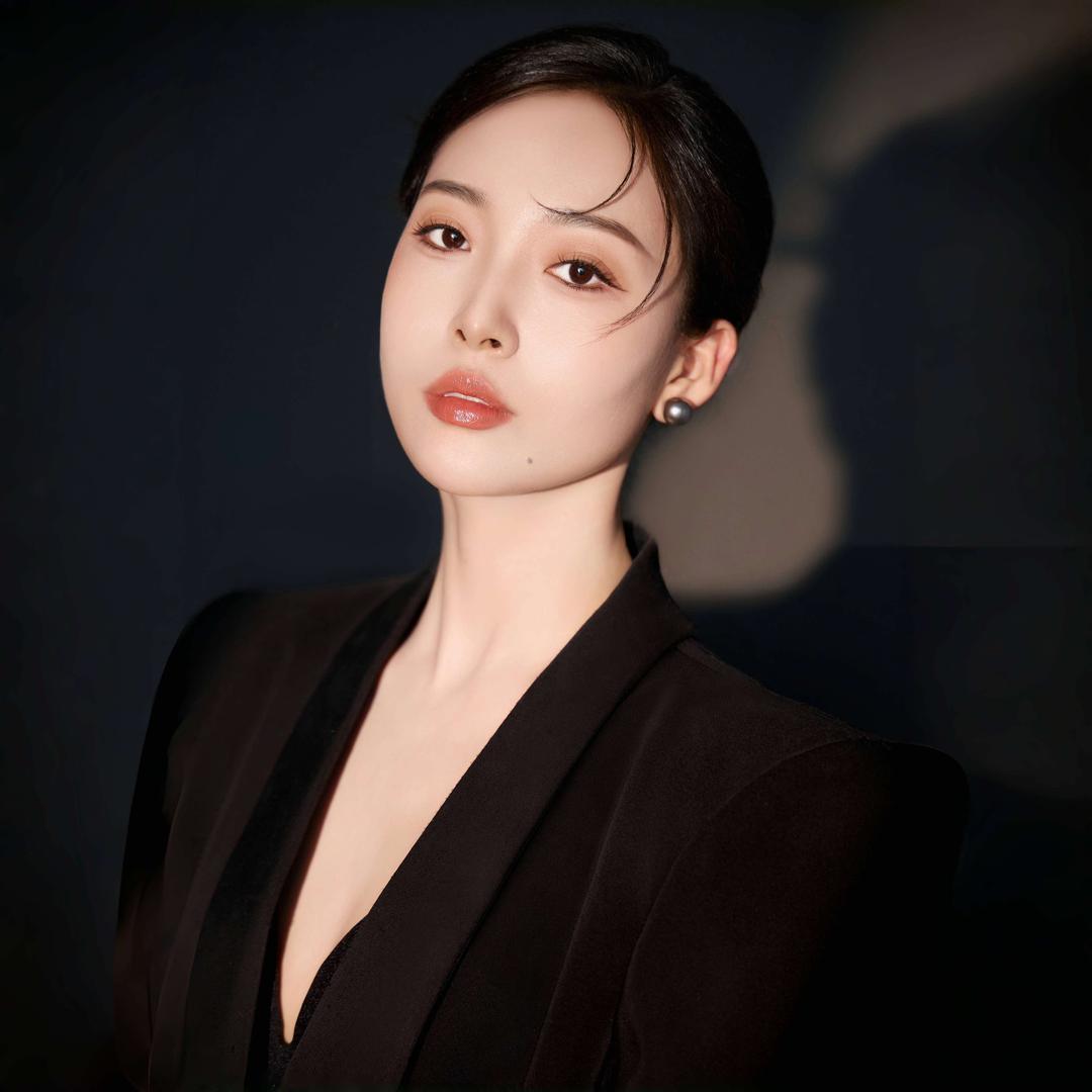 宝丰倾城•眉形设计专家