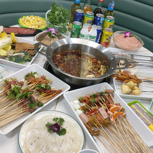 辣妹子鲜切牛肉串串自助火锅