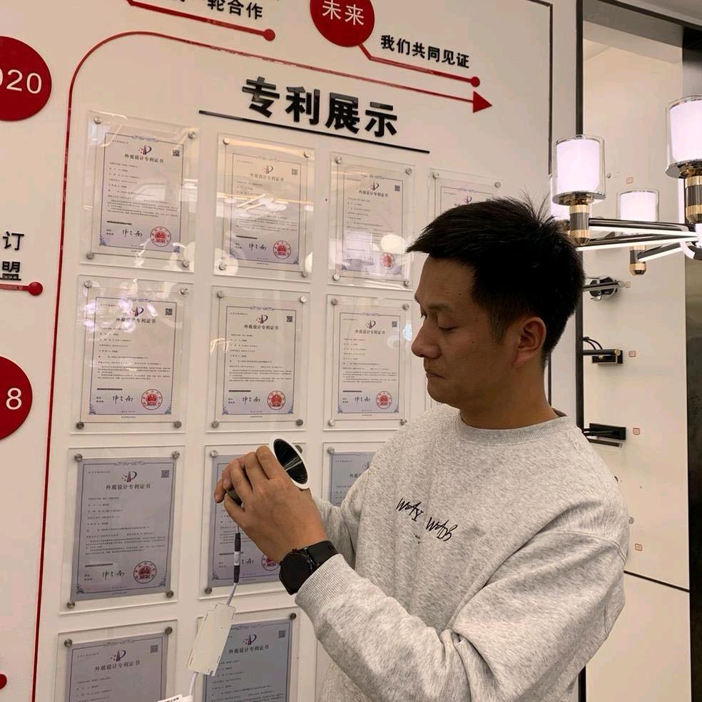 乌鲁木齐搞灯具的小老王
