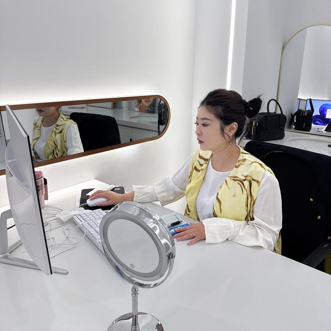 果冻科技美肤中心-川川