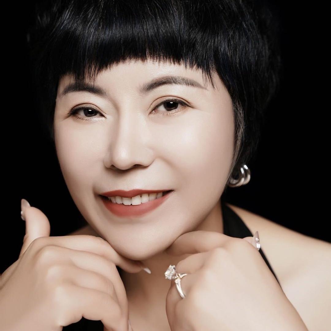 异佳人服饰芹姐·美搭派