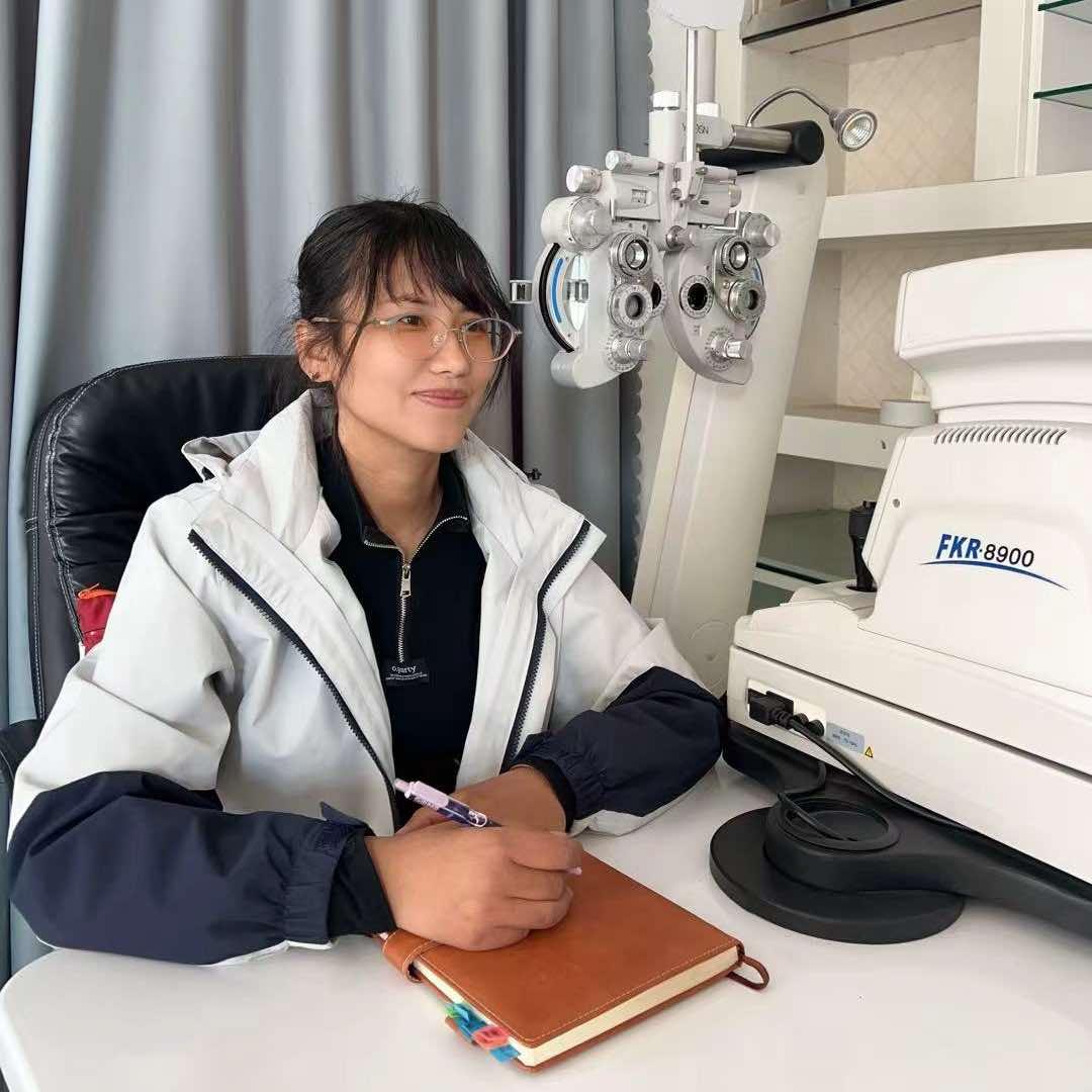 沐光眼镜验光小任