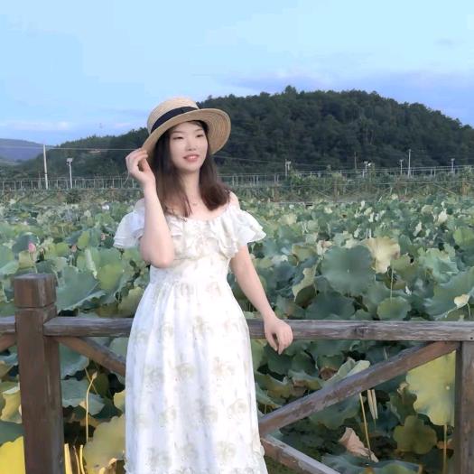 芊墨爱穿搭