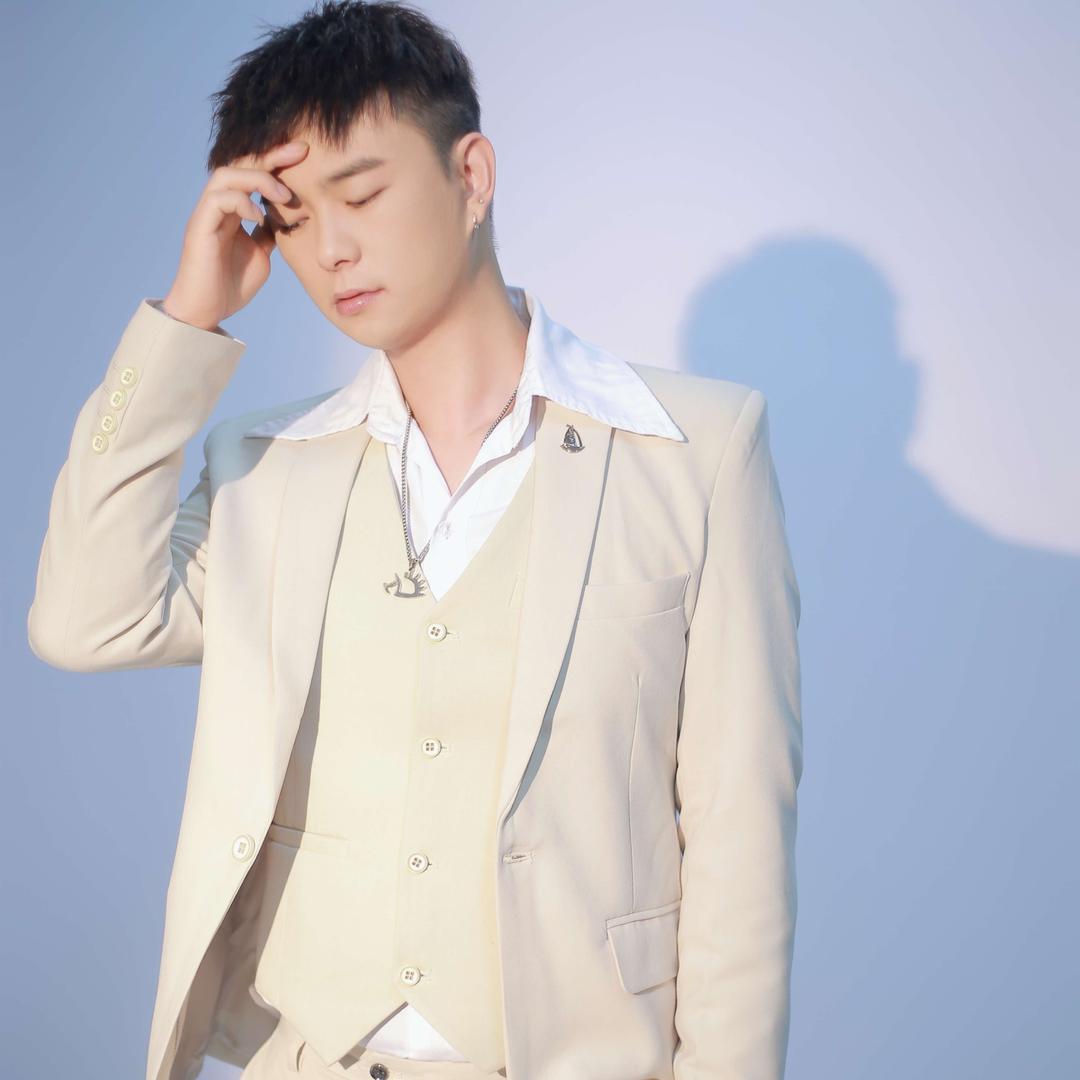 XY·栀莎造型-安哲（减龄发型设计）