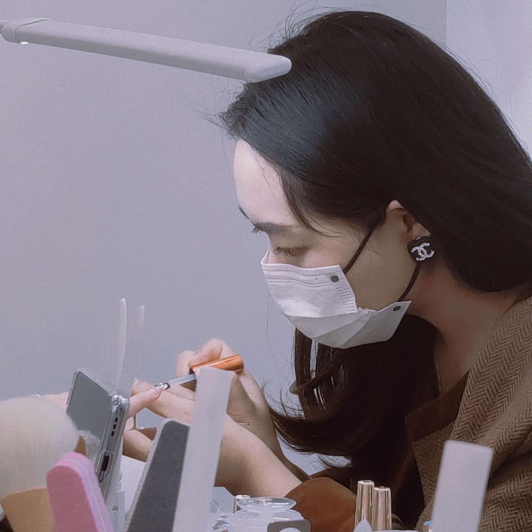 在建水搓美甲的依兰～