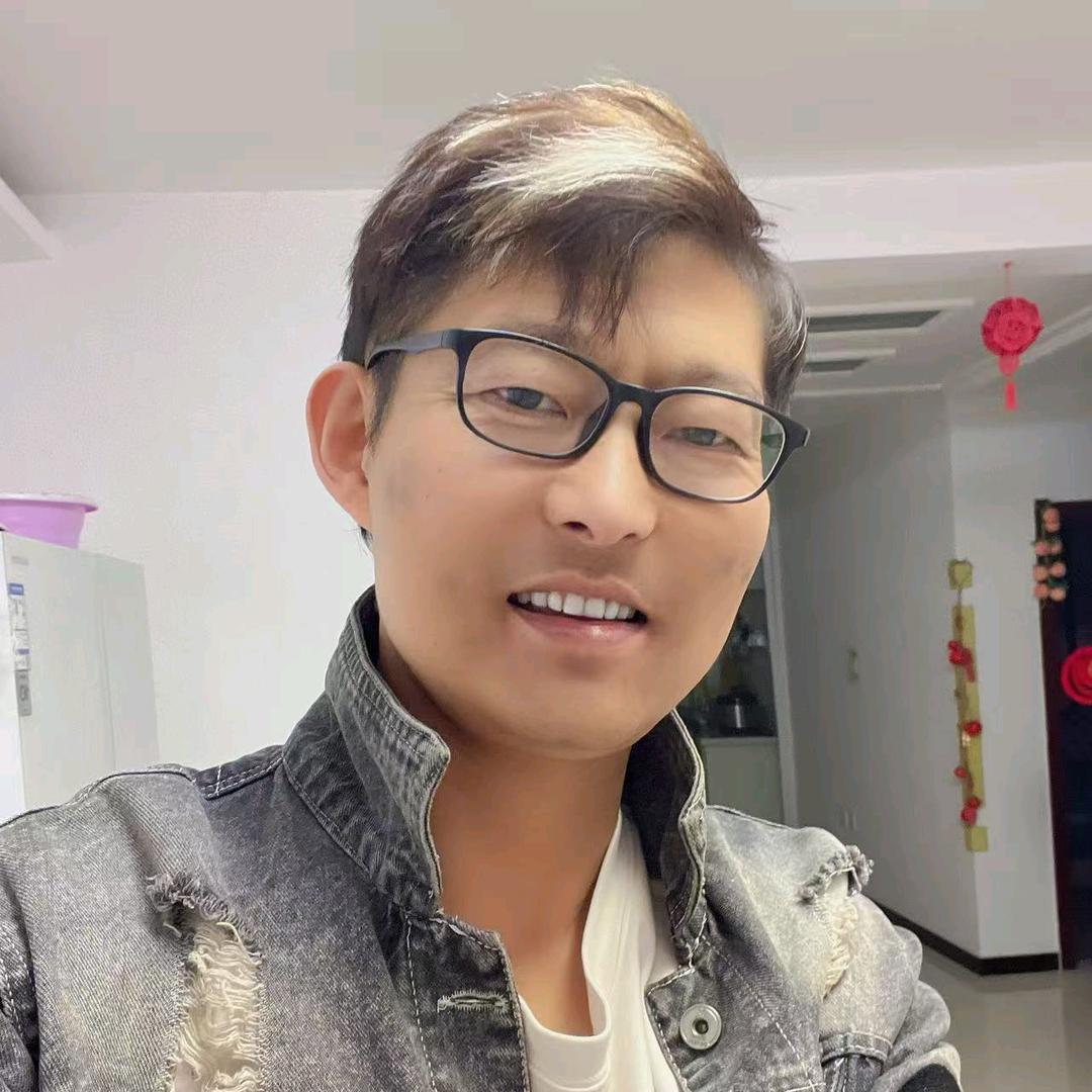 发型设计师小刘