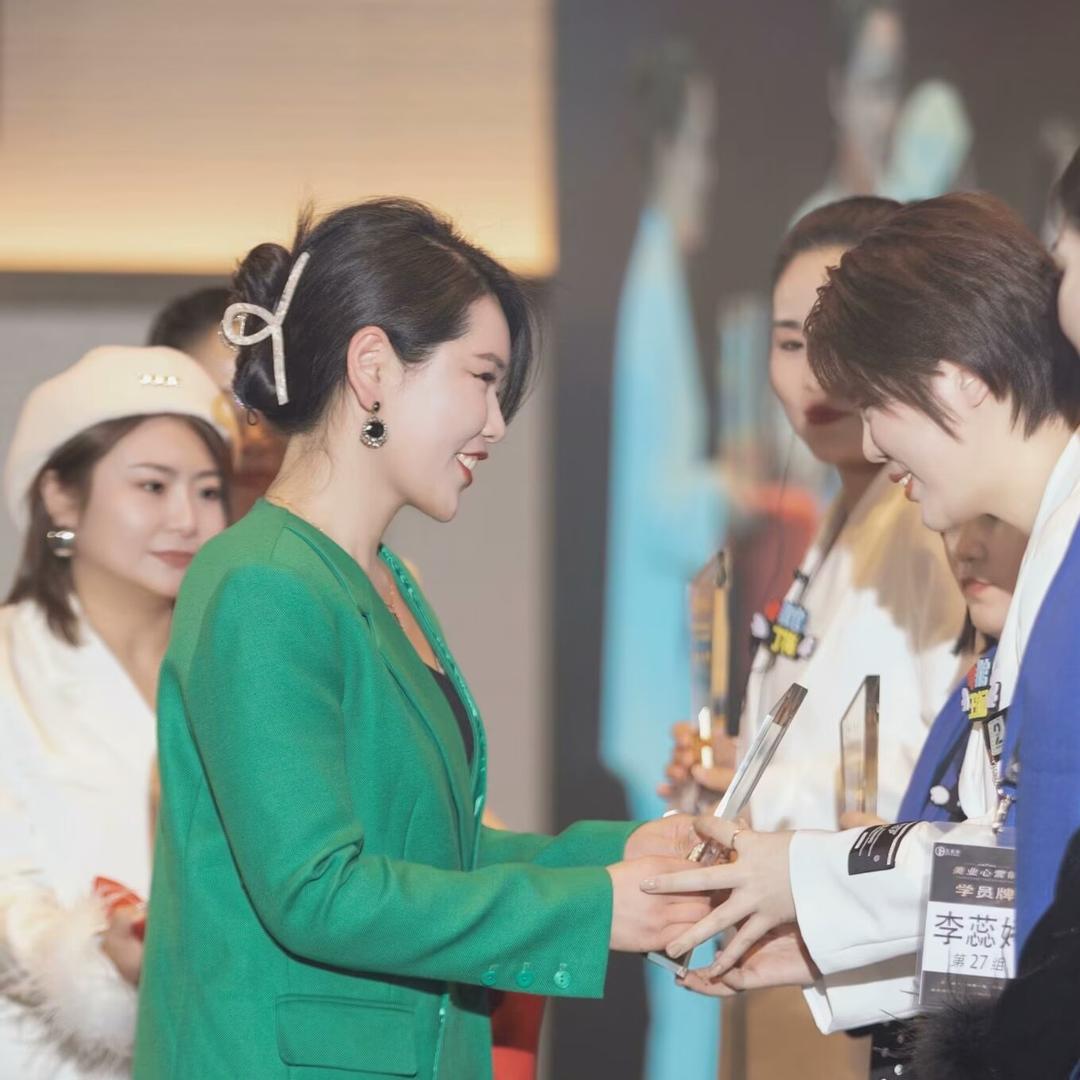 泗阳韩绣国际美业曹凤（值享祛）