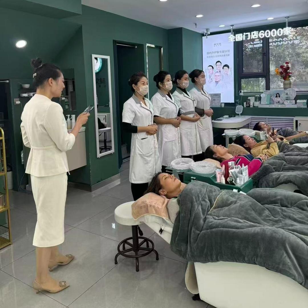 樊文花万科璟耀里店小高樊文花