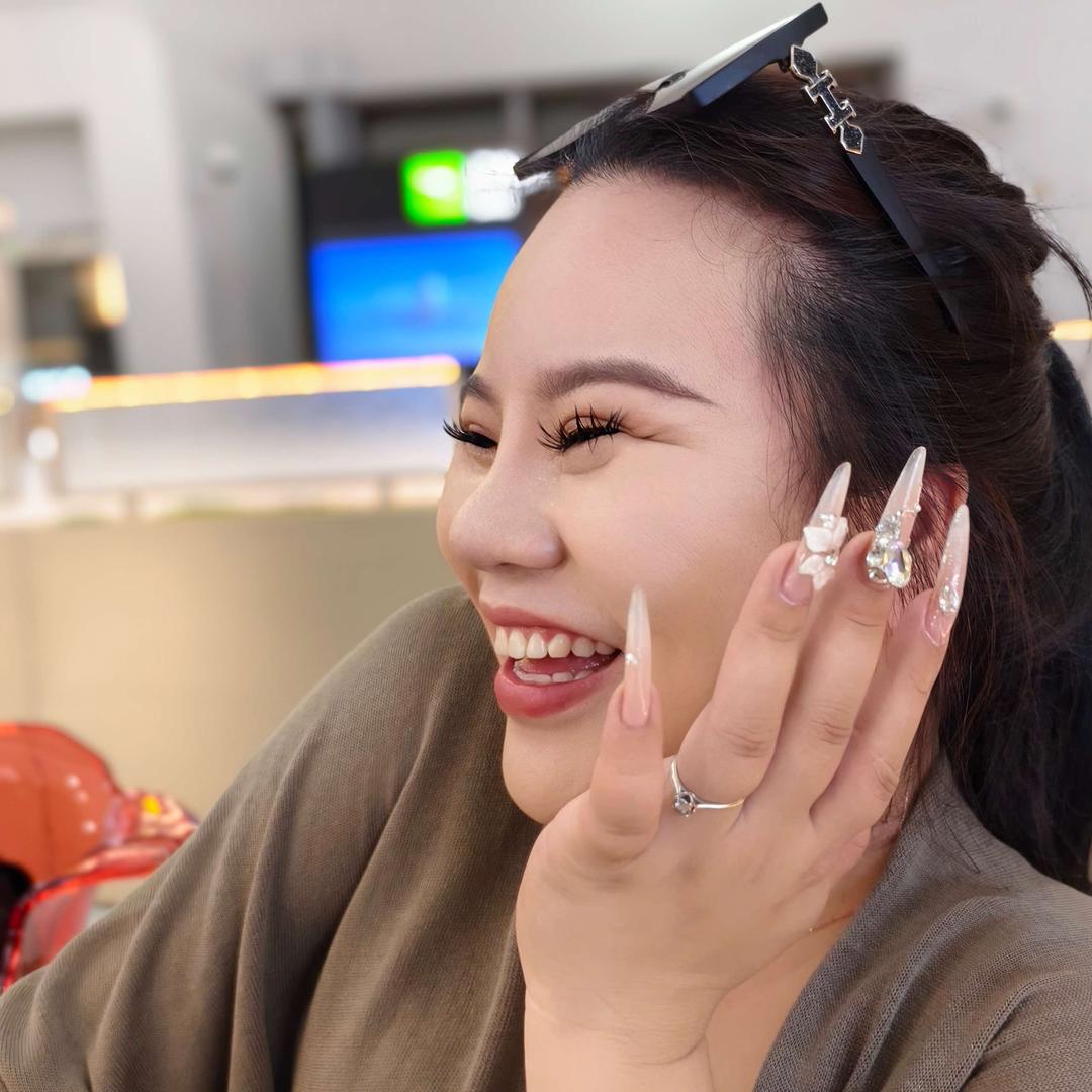 石狮美甲玲玲