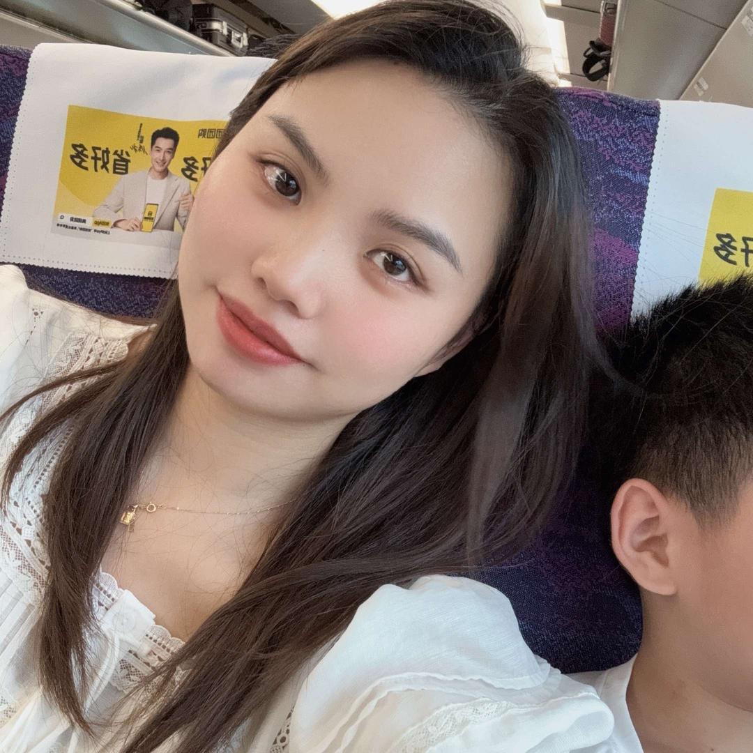 在南昌卷凉皮的娇娇