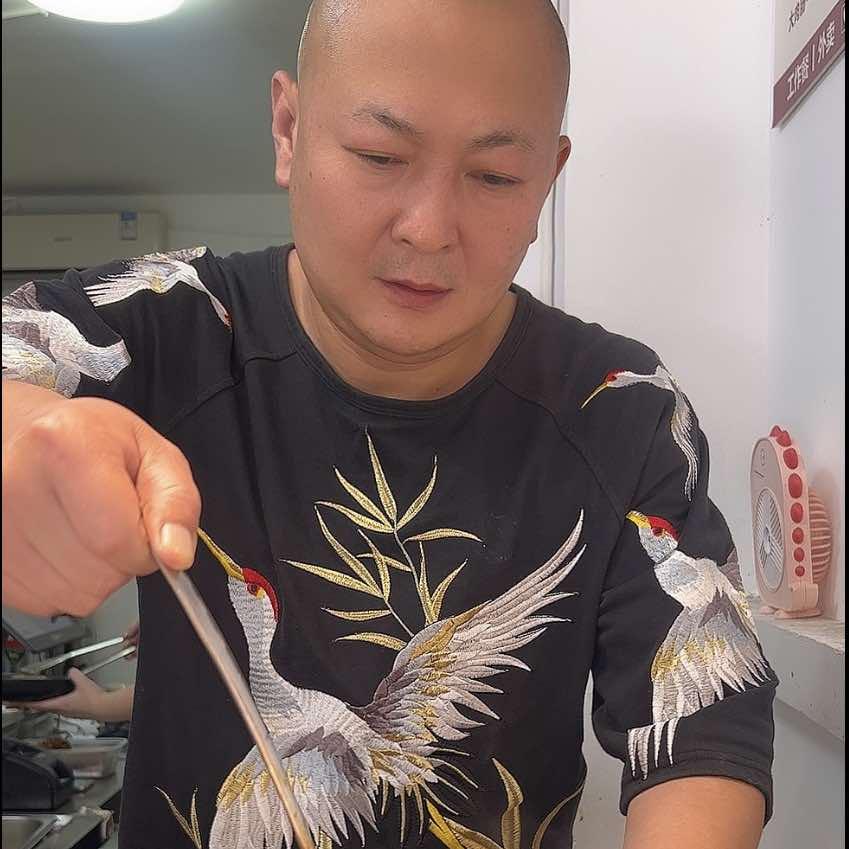 彭城叁万（把子肉磊哥）官方号