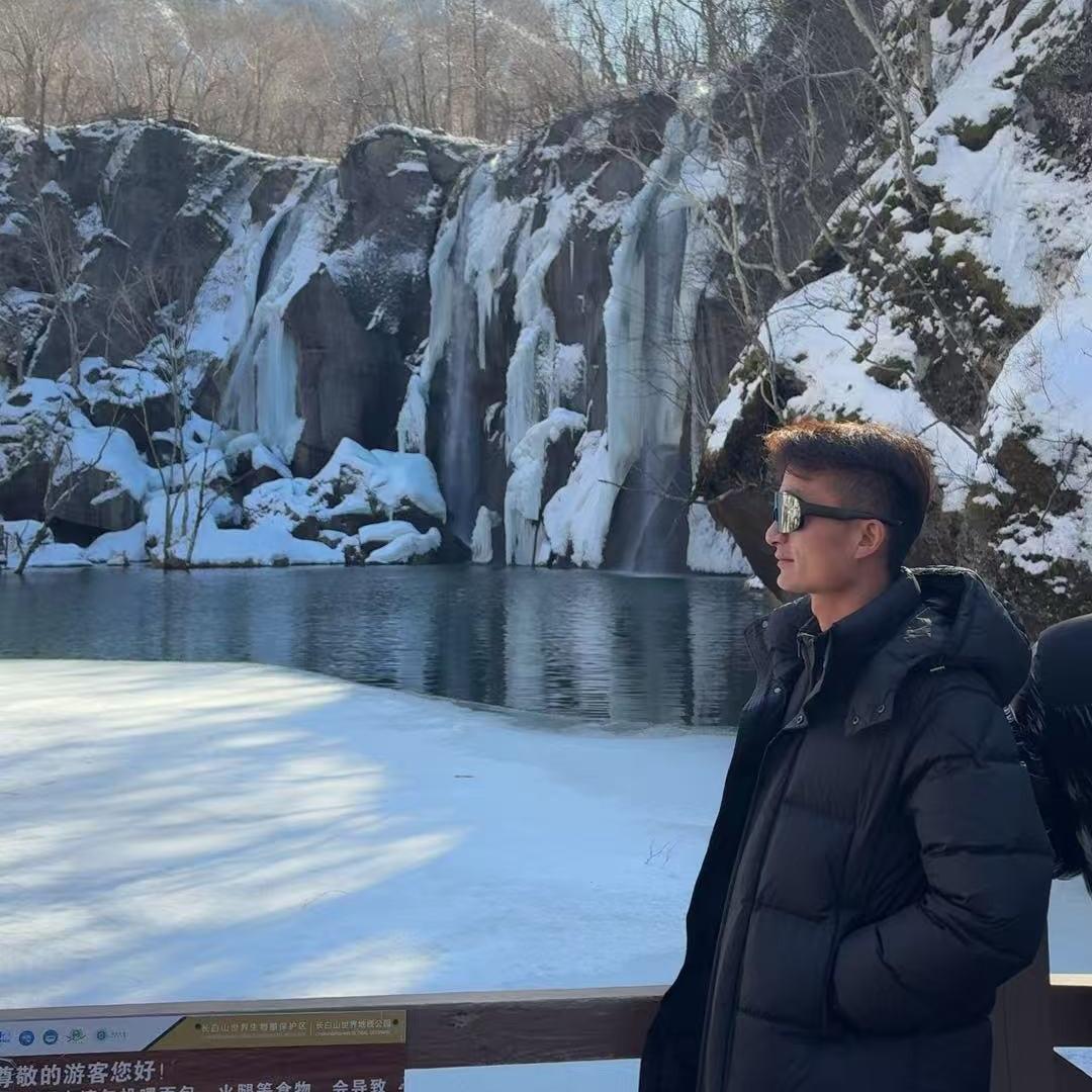 哈尔滨雪乡领队倩倩世景