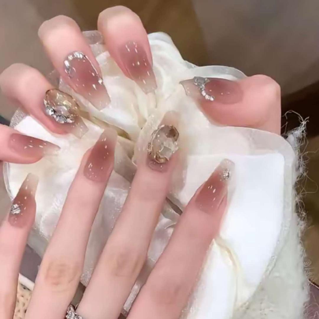 卖穿戴甲的大斌
