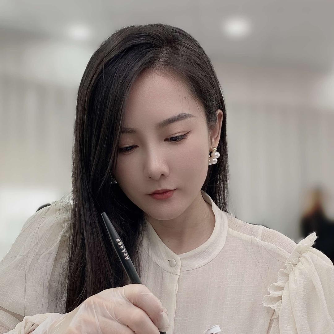董小君