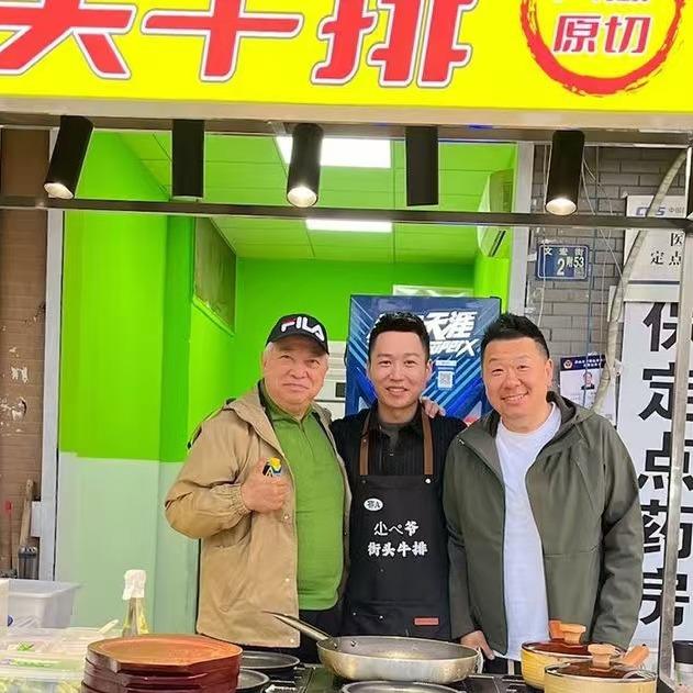 在武汉做街头牛排的yE先生